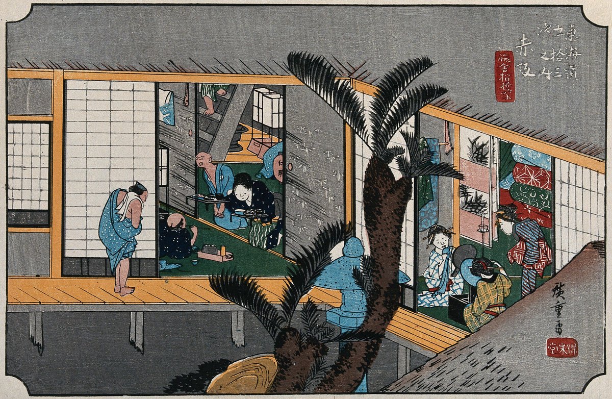 Estampe de Hiroshige : intérieur d'une auberge japonaise, un voyageur servi par une servante tandis qu'un masseur aveugle arrive